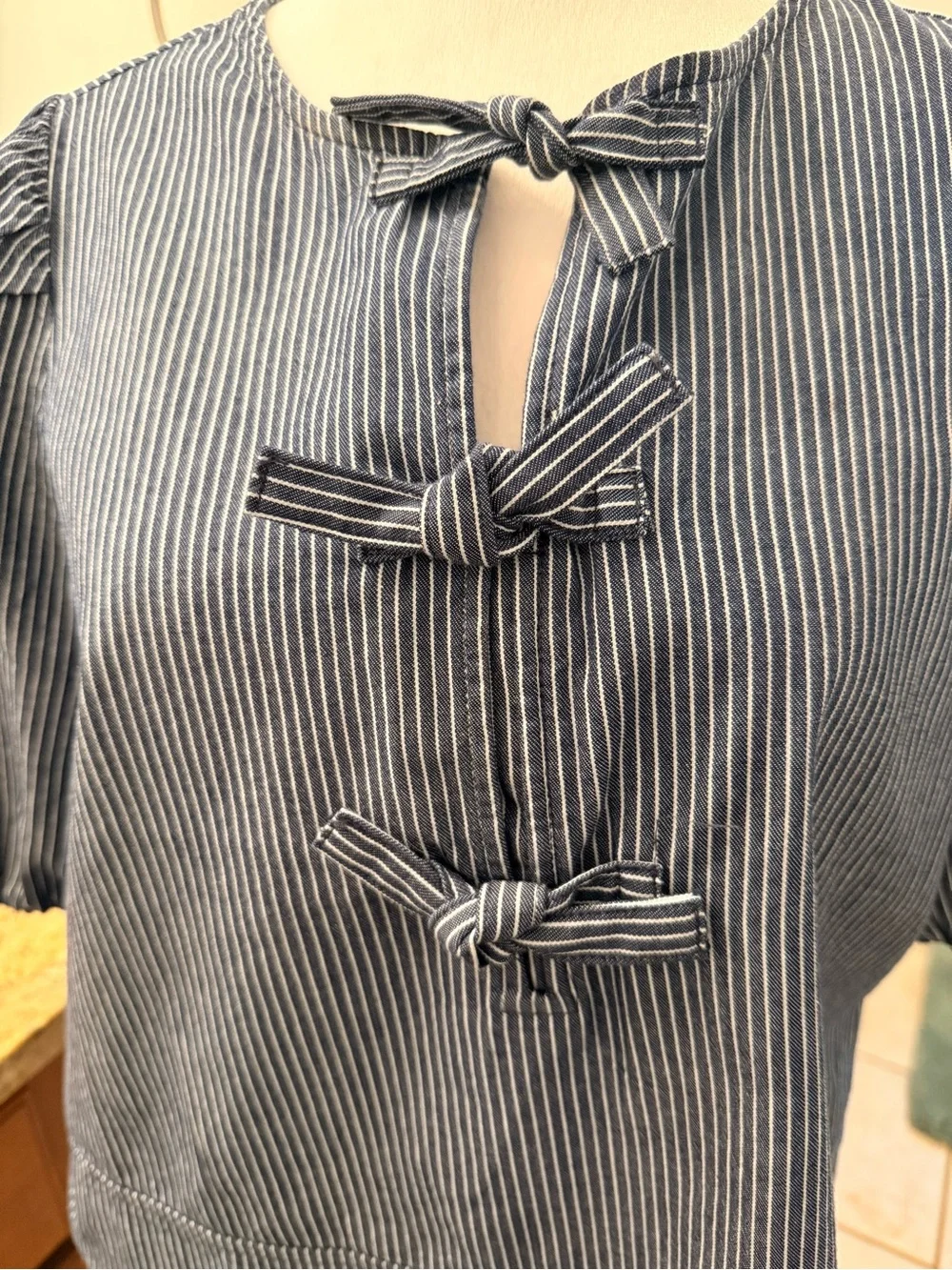NWT! LOFT Women’s Navy Striped Tie-Front Short Sleeve Top. Medium petite